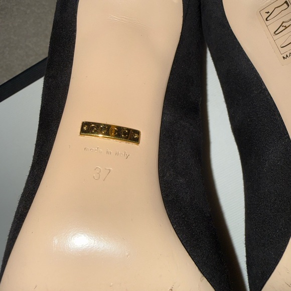 Gucci Black Suede Pointed Pumps with Green and Red Ribbon Bow - Picture 7 of 7